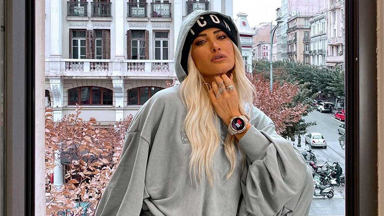 Ιωάννα Τούνη: Η απάντησή της σε follower για το αν βγάζει χρήματα από «ανίερες πράξεις»